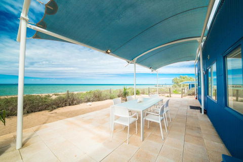 Mackerel Islands - Tourism Brisbane 0