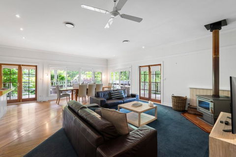 Magical Lucindale - Gorgeous 4 Bedroom House - Tourism Brisbane 0