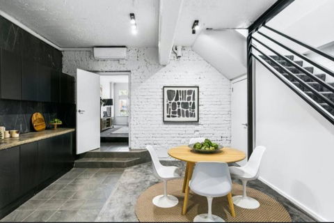 MANHATTAN STYLE 3 STORY LUXURY IN ST PETERS - Tourism Brisbane 1