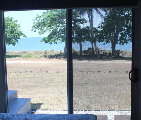 Manta Ray On The Beach - Tourism Brisbane 1