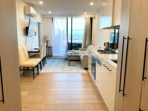 M-city Shopping Center Apartment - Executive Twin King Ensuites - Fully Equipped - Free Parking, Fast Wifi, Smart TV, Netflix, Complementary Drinks & Amenities - Clayton 3168 - Tourism Brisbane 1