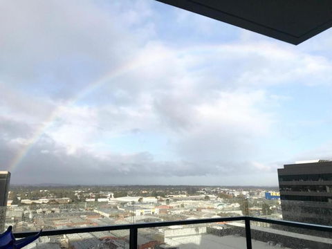 M-city Shopping Center Apartment - Executive Twin King Ensuites - Fully Equipped - Free Parking, Fast Wifi, Smart TV, Netflix, Complementary Drinks & Amenities - Clayton 3168 - Tourism Brisbane 2