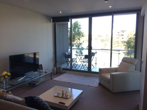 Marina View Apartment On The Maribyrnong River, Melbourne - Tourism Brisbane 3