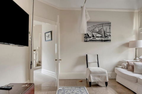 Mesmerising 3BR Home Cinema Room Spa Bath - Tourism Brisbane 3