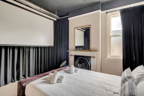 Mesmerising 3BR Home Cinema Room Spa Bath - Tourism Brisbane 2