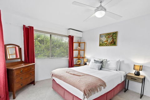 Mid-Century Morningside 2-Bed Apartment - Brisbane Tourism 2