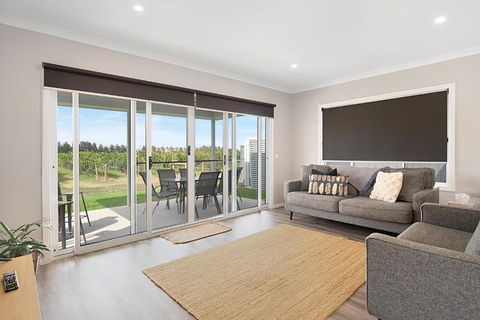 Milawa Vineyard Views - Guesthouse 1 - Tourism Brisbane 3