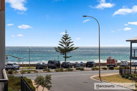 Moana Seaside Retreat - 2 Bedroom, Spa , Living Area & Pet Friendly - Tourism Brisbane 0