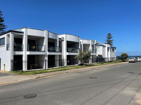 Moana Seaside Retreat - 2 Bedroom, Spa , Living Area & Pet Friendly - Tourism Brisbane 2