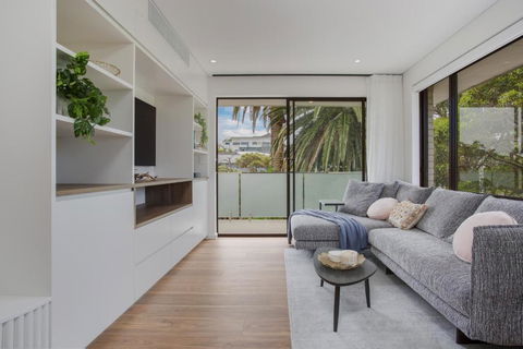 Modern, North-east Facing, 2-bed Apartment - Tourism Brisbane 0