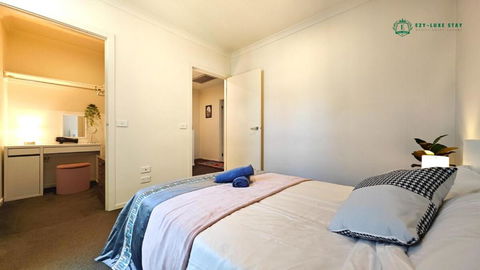 Modern 2-Bedroom Townhouse Near DFO & RMIT - Tourism Brisbane 3