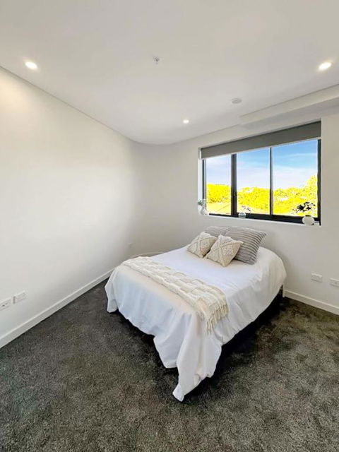 Modern 2BR Suite With Balcony & Parking Near Airport - Tourism Brisbane 2