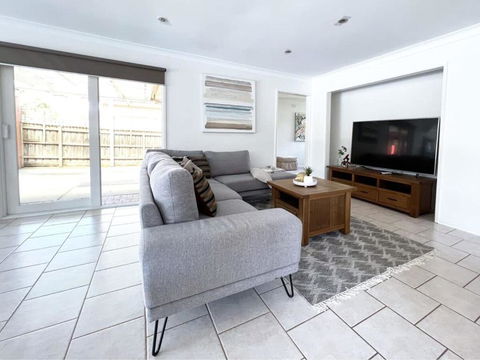 Modern And Elegant House With Swimming Pool - Brisbane Tourism 0