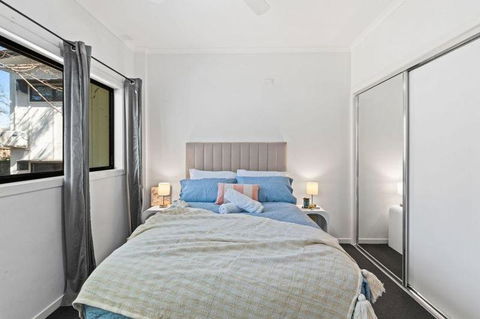 Modern Apartment In The Heart Of Norman Park - Brisbane Tourism 0