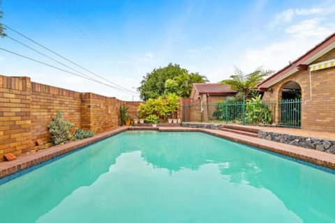 Modern Comfort Retreat 4Bed Cozy Haven W Pool - Brisbane Tourism 2