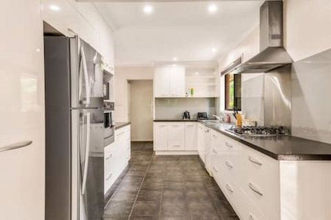 Modern Comfort Retreat 4Bed Cozy Haven W Pool - Brisbane Tourism 3