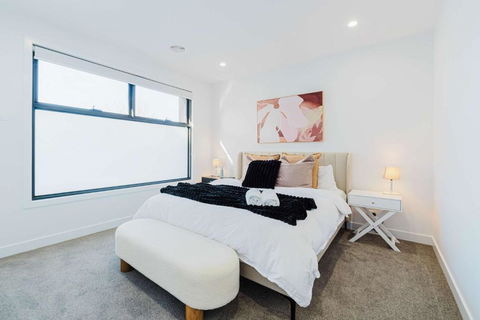 Modern Family Home 3BR In Box Hill North - Tourism Brisbane 1