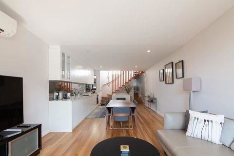 Modern Home In Erskineville W AC And Parking - Tourism Brisbane 0