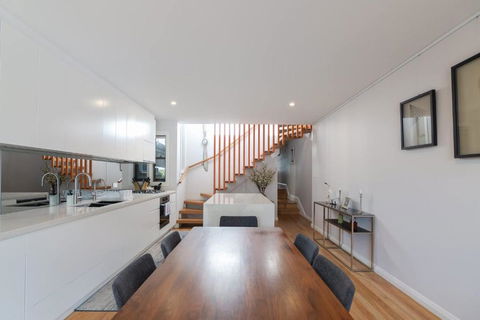 Modern Home In Erskineville W AC And Parking - Tourism Brisbane 2