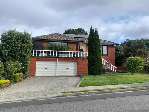 Modern Light Filled Home Near Beaches - Brisbane Tourism 0