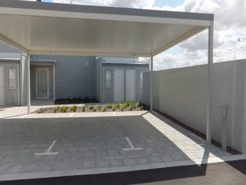 Modern Luxury 1 Bedroom Apartment - Walk To The Shops! Free Wifi - Tourism Brisbane 2