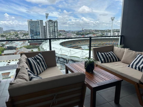 Modern Meets The Gabba - Brisbane Tourism 0