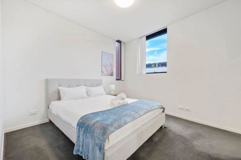 Modern Two Bed Apt In The Centre Of Erskenville - Tourism Brisbane 1