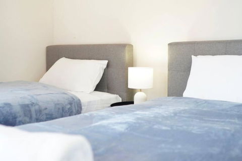 Modern Two Bed Apt In The Centre Of Erskenville - Tourism Brisbane 3