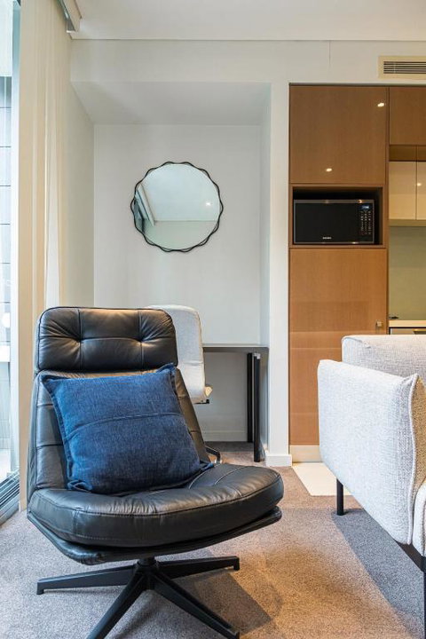 Modern Urban Retreat 1BR Apt Near Chatswood - Tourism Brisbane 1