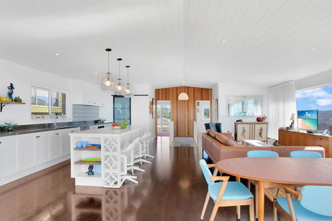 Monash Beach House - Oceanfront - Tourism Brisbane 1