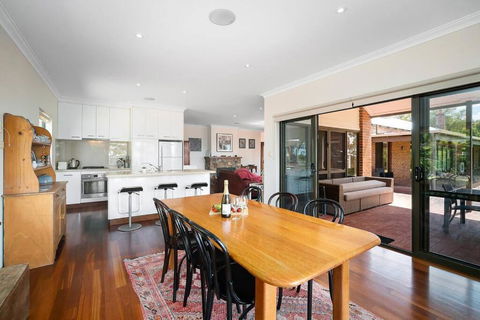Moondyne Estate Exclusive & Pet Friendly Hilltop Retreat - Tourism Brisbane 3