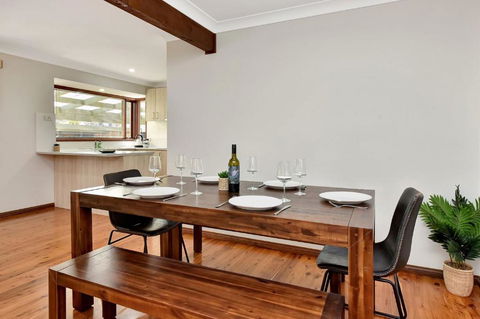NEW PropertyBreezy Bayside Haven At Brightwaters - Brisbane Tourism 3