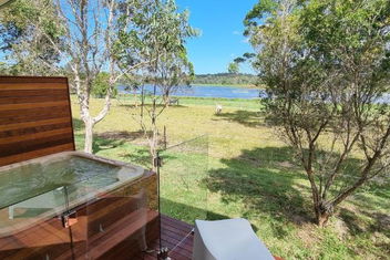 Narangba Motel (formerly Brisbane North B&B And Winery) with Tourism Brisbane