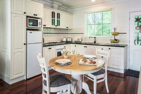 Moulton Park Estate - Cottages - Tourism Brisbane 2