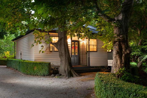 Moulton Park Estate - Cottages - Tourism Brisbane 0