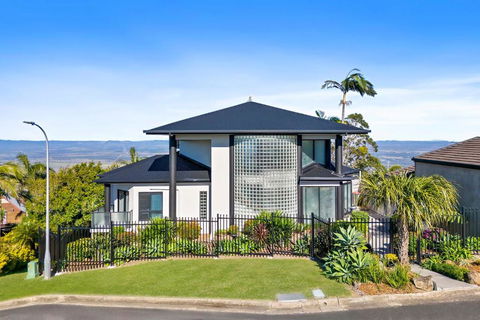 Mount Archer Manor - Brisbane Tourism 0