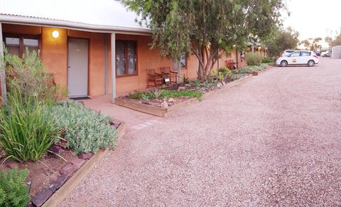 Mud Hut Motel - Tourism Brisbane 3