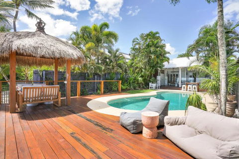 Mylara Beachfront Holiday Home - Brisbane Tourism 3