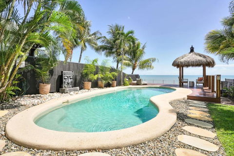 Mylara Beachfront Holiday Home - Brisbane Tourism 1