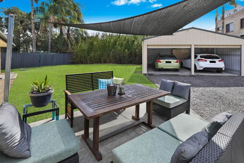 NAROO7- PRIME, CENTRE OF MOOLOOLABA LOCATION - Brisbane 4u 3