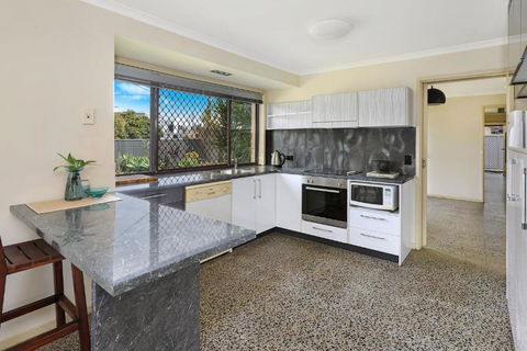 NAROO7- PRIME, CENTRE OF MOOLOOLABA LOCATION - Brisbane 4u 1
