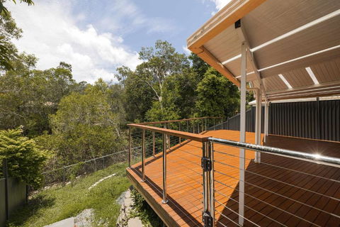 NEW 3BR Serene Creekside Retreat In Helensvale - Tourism Brisbane 0