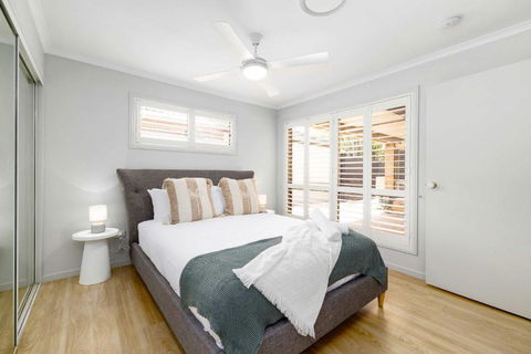 NEW 3BR Serene Creekside Retreat In Helensvale - Tourism Brisbane 1