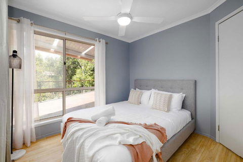 NEW 3BR Serene Creekside Retreat In Helensvale - Tourism Brisbane 2