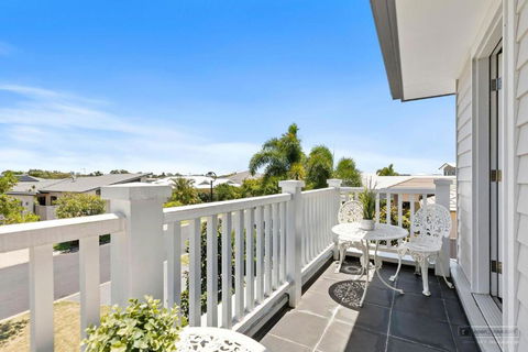 NEW HAVEN - Garden View Balcony - Brisbane 4u 0