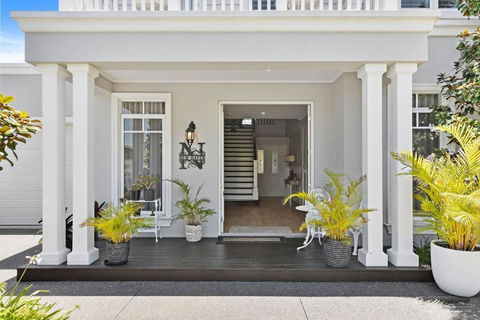 NEW HAVEN - Garden View Balcony - Brisbane 4u 3