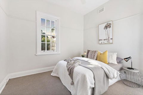 NEWLY RENOVATED LARGE 3.5 BDRM HOUSE! BEST OF MELB - Tourism Brisbane 3