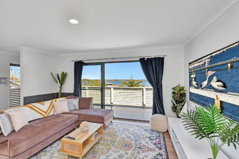 New Property Seabreeze Bungalow - Lakeview Sunset Delight At Sunshine On Lake Macquarie - Tourism Brisbane 2