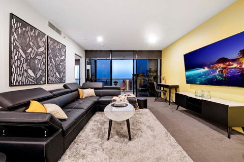 OCEAN VIEW - One Bedroom Spa Apartment - Circle On Cavill - Self Contained, Privately Managed - Tourism Brisbane 1