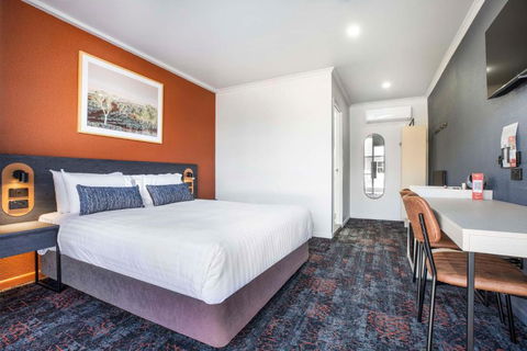 Nightcap At Horse & Jockey Hotel Warwick - Brisbane 4u 3